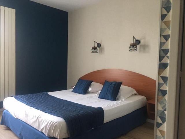 Logis Hotel Les 3 Marchands Bressuire Dış mekan fotoğraf
