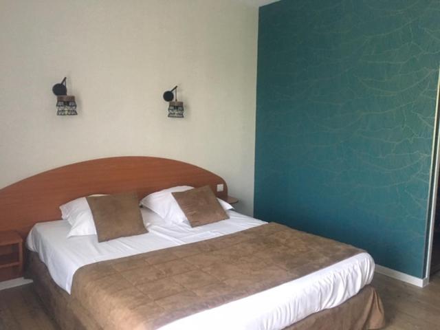 Logis Hotel Les 3 Marchands Bressuire Dış mekan fotoğraf