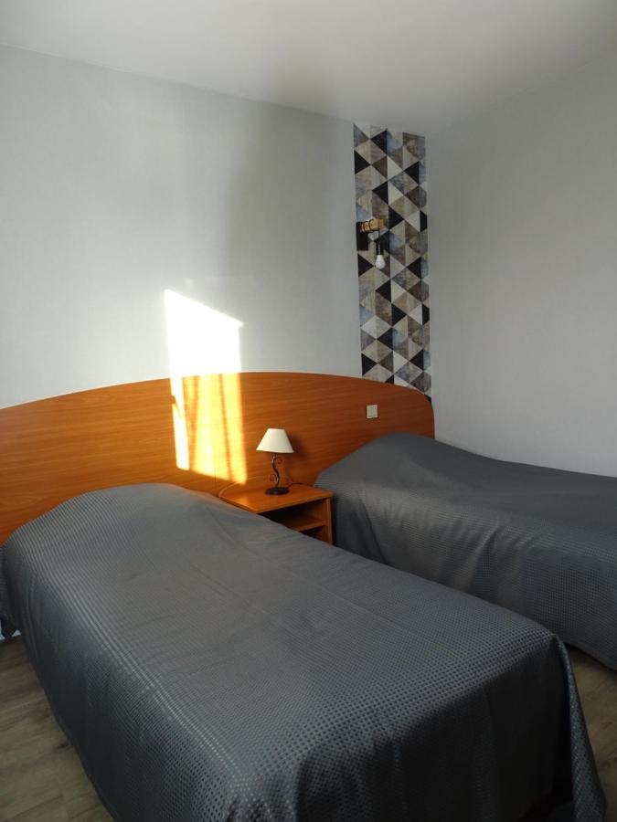 Logis Hotel Les 3 Marchands Bressuire Dış mekan fotoğraf