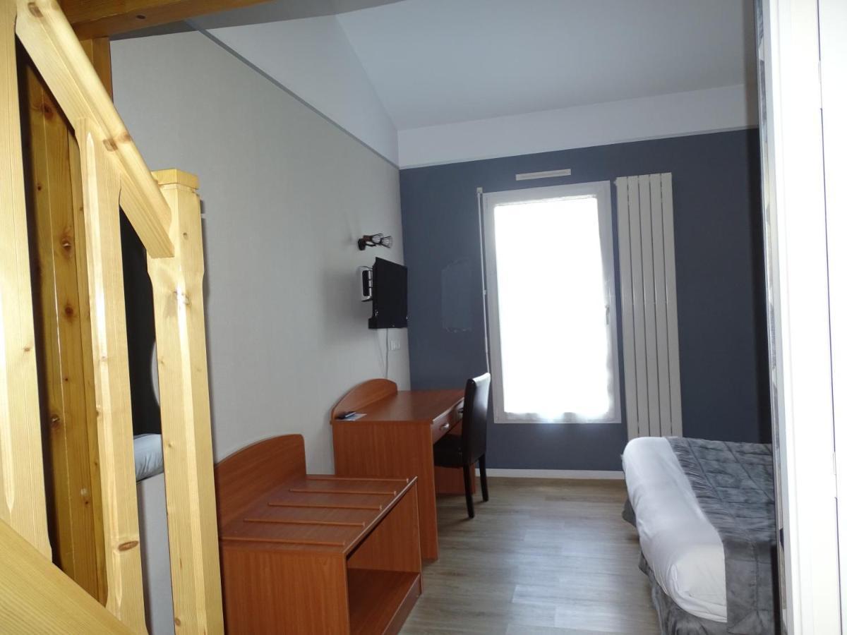 Logis Hotel Les 3 Marchands Bressuire Dış mekan fotoğraf
